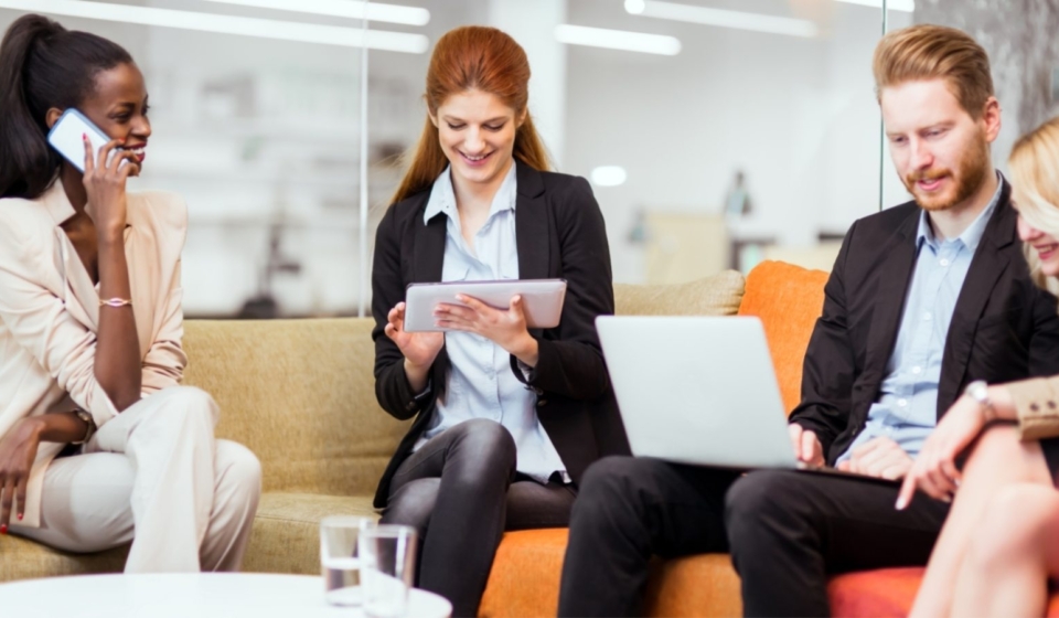 business-people-collaborating-in-office-and-DV2TMHA-1600x900